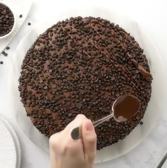 Drizzling chocolate on cake.