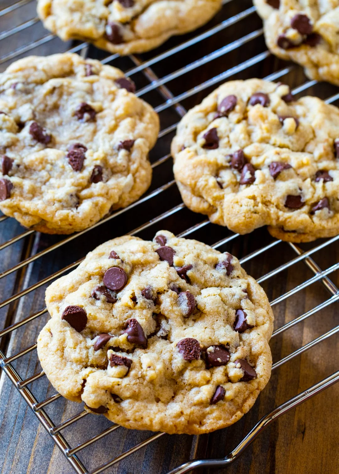 Cookies on a cooling rack.