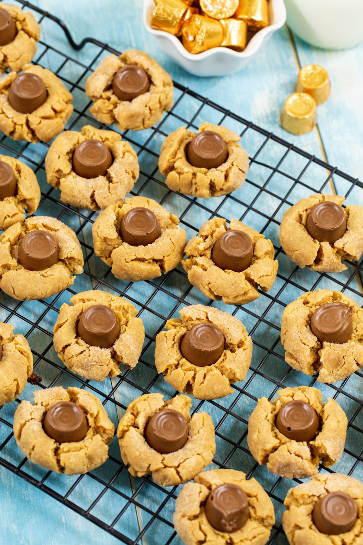 Cookies on cooling rack.