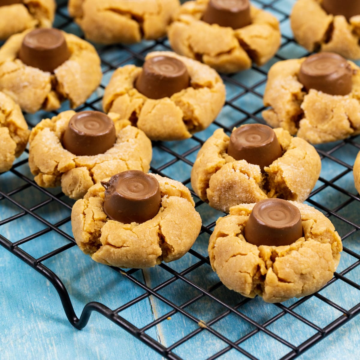Rolo Blossom Cookies on a wire rack.