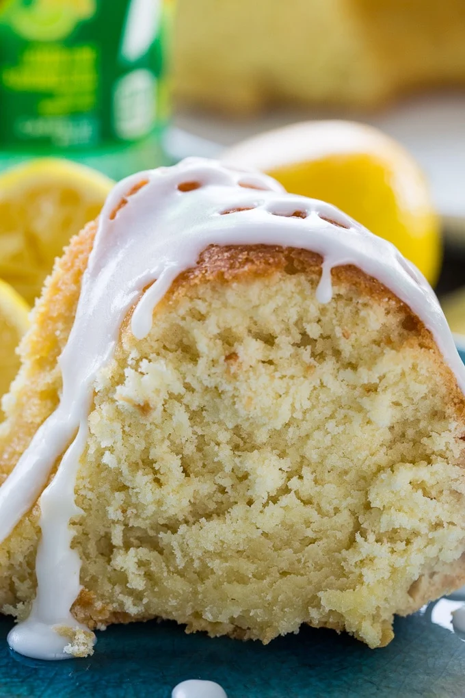 Old-fashioned 7UP Cake
