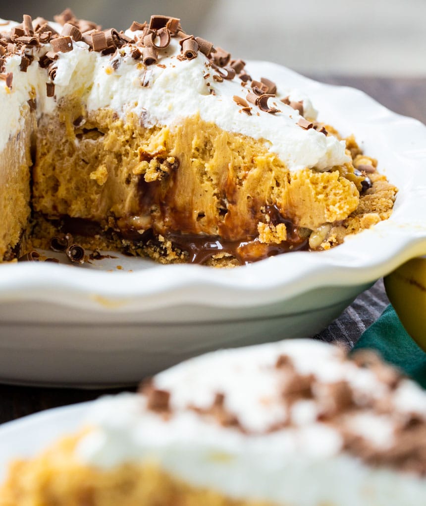 Creamy Peanut Butter Banana Pie in a white pie pan.