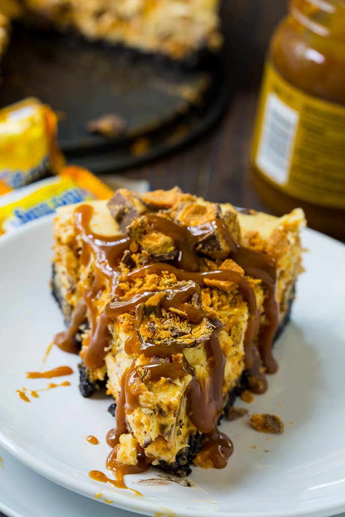 Butterfinger Cheesecake with oreo crust