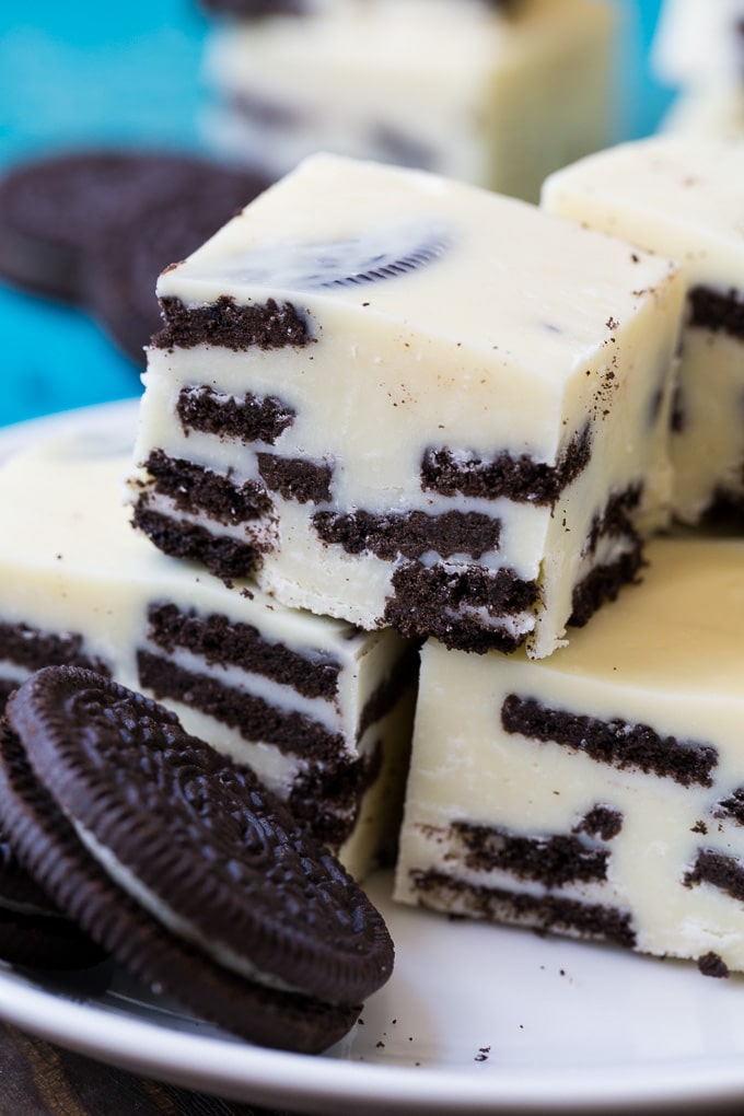 Cookies and Cream Fudge with oreo cookies