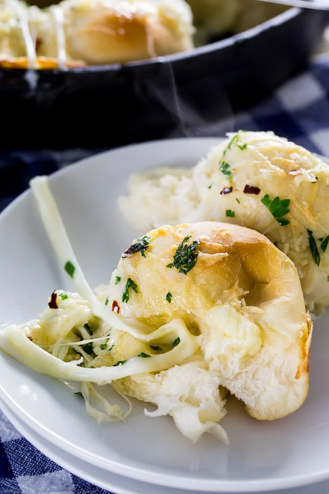 Cheesy Garlic Skillet Rolls stuffed with mozzarella cheese