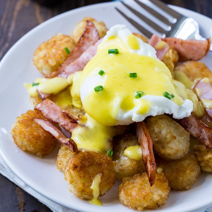 Tater Tot Eggs Benedict